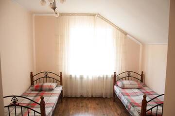 Двухместный номер эконом-класса с 2 отдельными кроватями в  Almaty Backpackers
